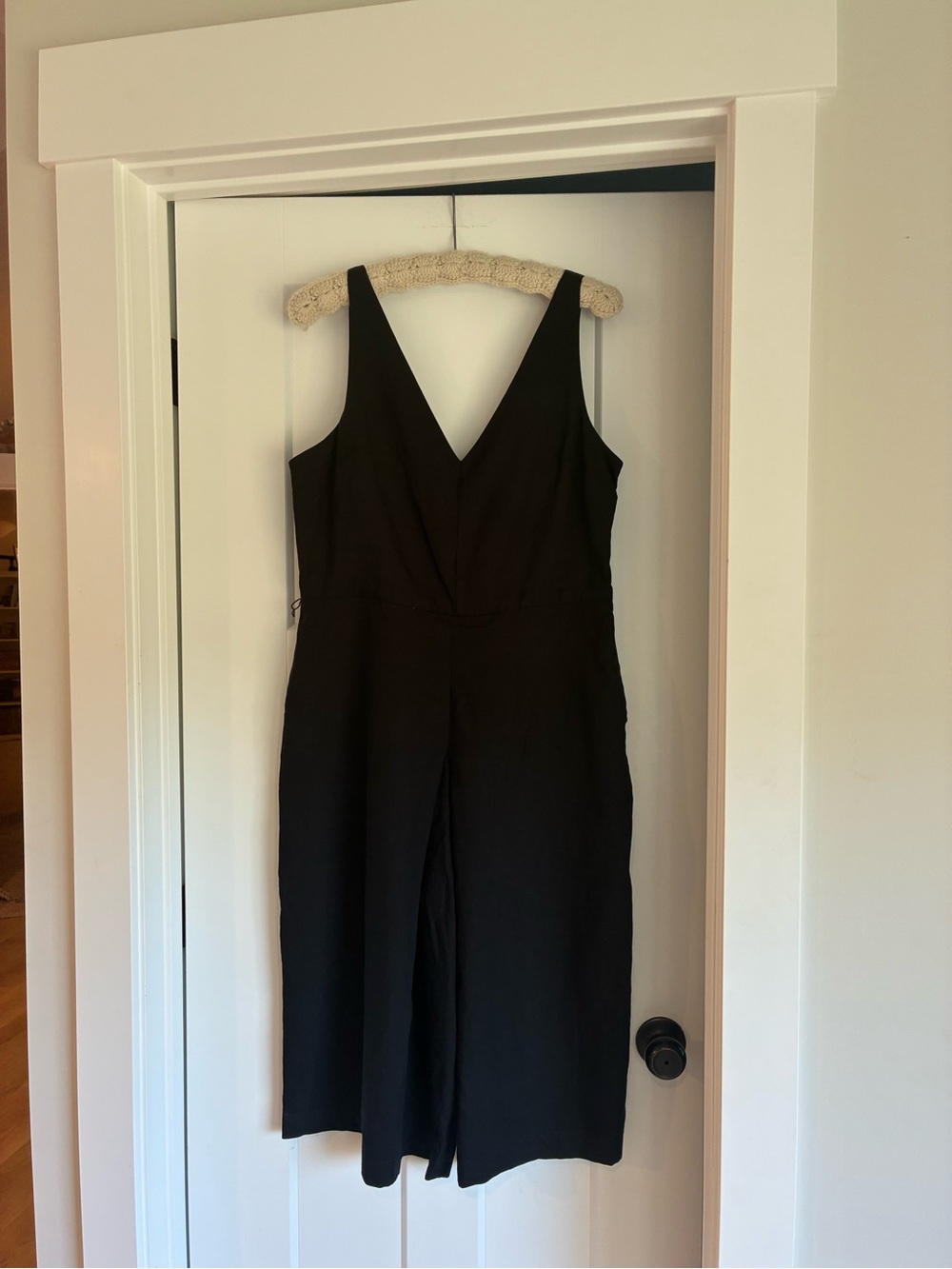 GAP Black wide leg jumpsuit V Neck Sleeveless Top linen blend size 12 minimalist
